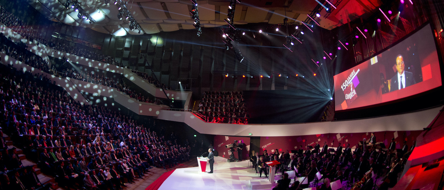 Foto: Francois Hollande spricht zum Festakt anlässlich des 150. Geburtstages der SPD im Gewandhaus in Leipzig