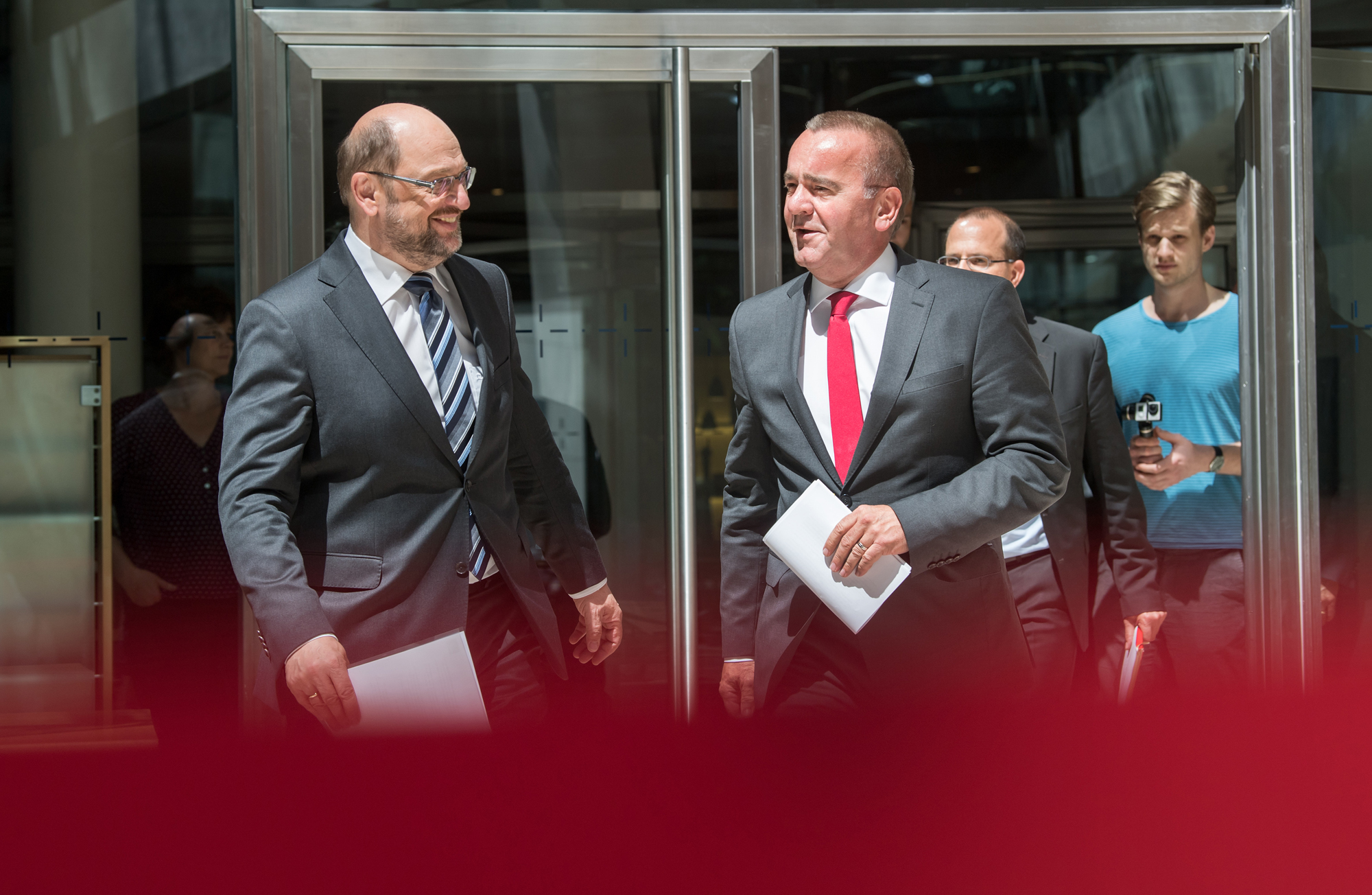 Foto: Boris Pistorius und Martin Schulz vor der Pressekonferenz