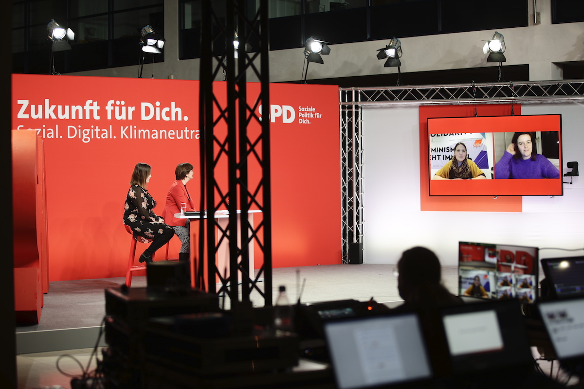 Foto: Jessica Rosenthal und Saskia Esken beim Talk