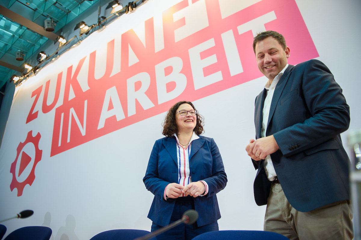 Foto: Andrea Nahles (l-r) und Lars Klingbeil kommen zu einer Klausurtagung des SPD-Vorstands in das Willy-Brandt-Haus.