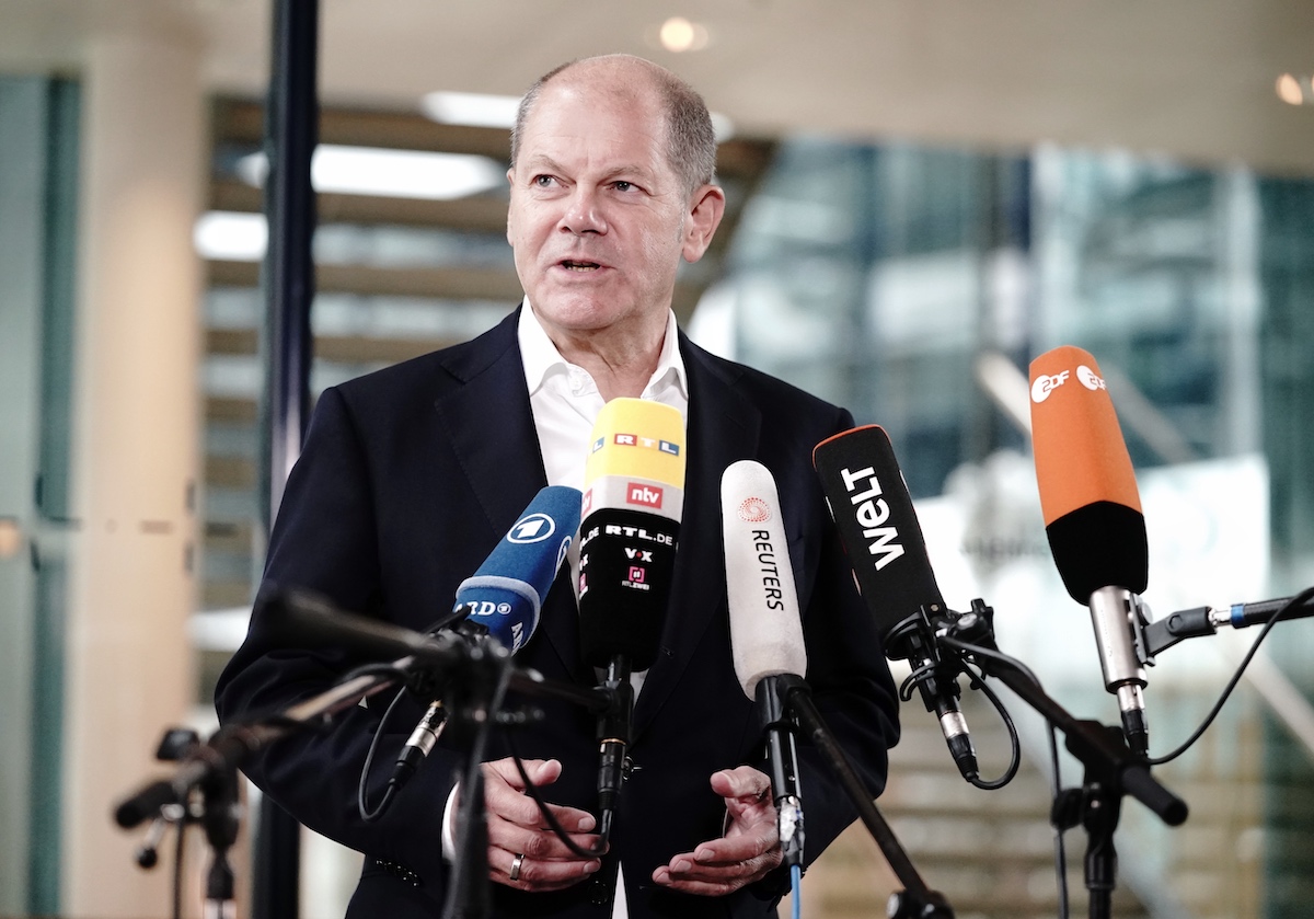 Foto: Olaf Scholz gibt ein Statement ab