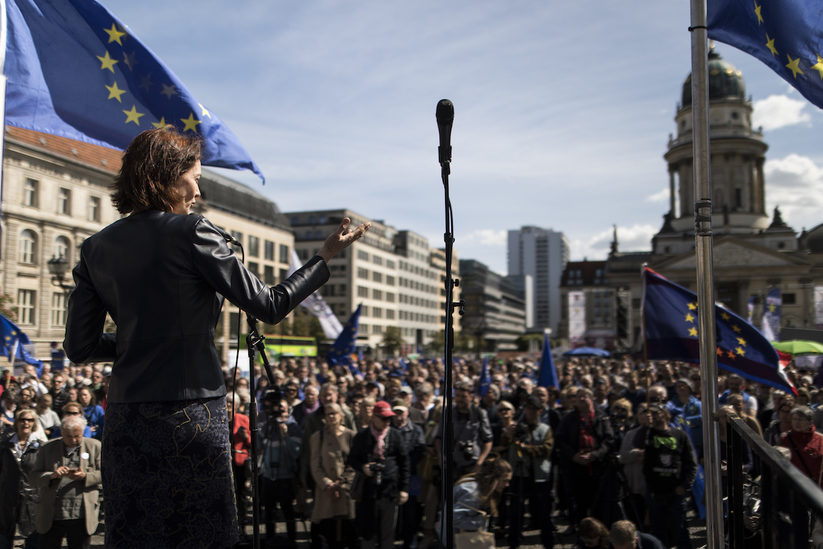 Foto: Katarina Barley spricht bei Pulse of Europe in Berlin