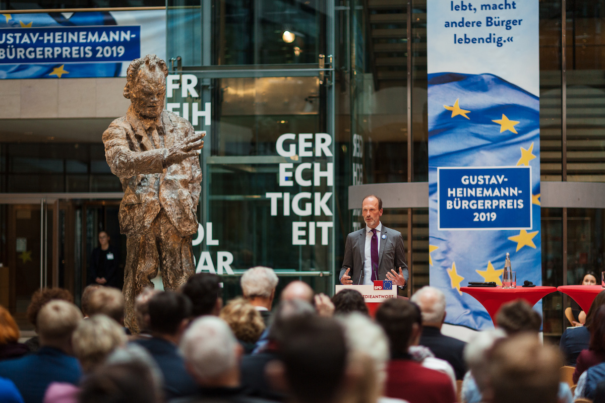 Foto: Alexander Freiherr Knigge redet bei der Verleihung des Gustav-Heinemann-Bürgerpreises