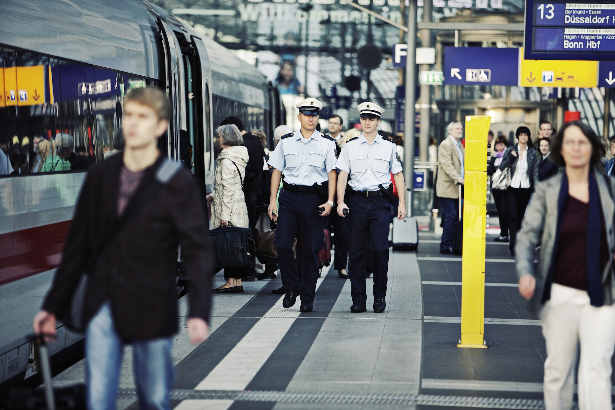 Bahnpolizeiliche Streife am Berliner Hauptbahnhof