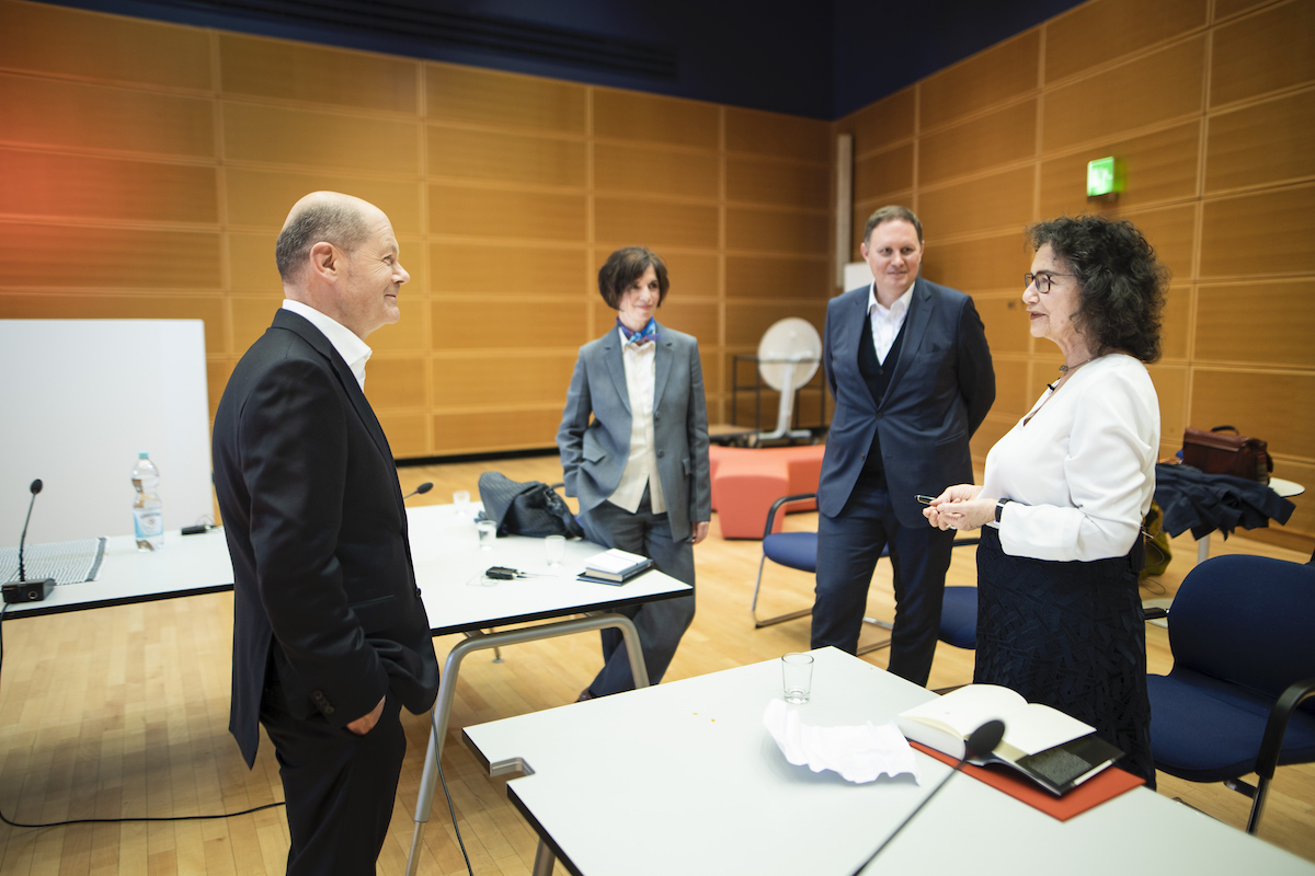 Foto: Olaf Scholz, Jutta Allmendinger, Carsten Brosda und Susan Neiman im Gespräch