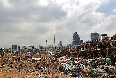 Foto: Müll und Schutt liegen am Ort der Explosion in Beirut. 