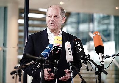 Foto: Olaf Scholz gibt ein Statement ab