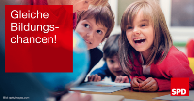 Symbolfoto Bildung mit glücklichen Schulkindern und Textkachel mit Forderung "Gleiche Bildungschancen!"