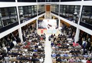 Foto: Thomas Köhler / Photothek Foto: Besucher der Konferenz im Willy-Brandt-Haus