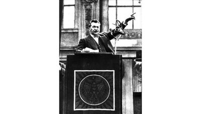 Foto: Otto Wels bei der Rede gegen das Ermächtigungsgesetz