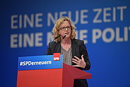 photothek Foto: Natascha Kohnen spricht beim SPD-Bundesparteitag in Wiesbaden