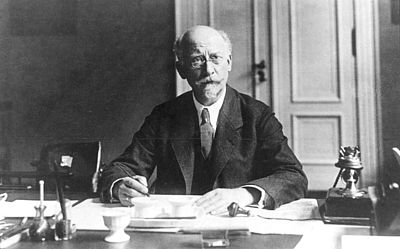 Foto: Philipp Scheidemann am Schreibtisch, 1918