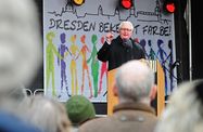 dpa Foto: Hans-Jochen Vogel spricht 2012 auf einer Großkundgebung gegen Rechtsextremismus in Dresden