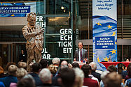 Foto: Alexander Freiherr Knigge redet bei der Verleihung des Gustav-Heinemann-Bürgerpreises
