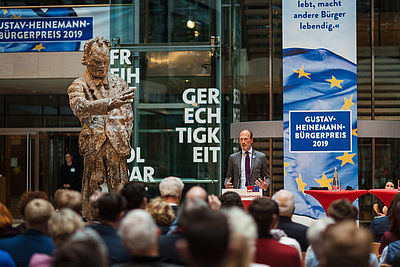 Foto: Alexander Freiherr Knigge redet bei der Verleihung des Gustav-Heinemann-Bürgerpreises