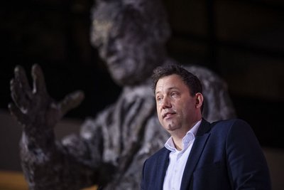 Foto: Lars Klingbeil hält im Willy-Brandt-Haus eine Rede