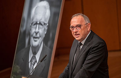 Foto: Norbert Walter-Borjans spricht bei der Trauerfeier der Stadt München für Hans-Jochen Vogel im Gasteig