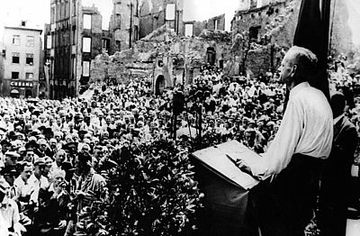 Foto: 6. Mai 1946: Kurt Schumacher redet auf dem Frankfurter Römer 