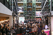 photothek.net Foto: Blick in das volle Atrium im Willy-Brandt-Haus