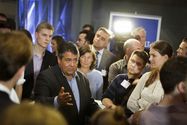Foto: Gabriel mit Neumitgliedern