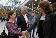 Uta Wagner Foto: Katarina Barley begrüßt ein SPD-Neumitglied