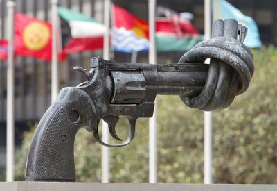 Frieden-aussen-UN-Denkmal_Photothek.jpg
