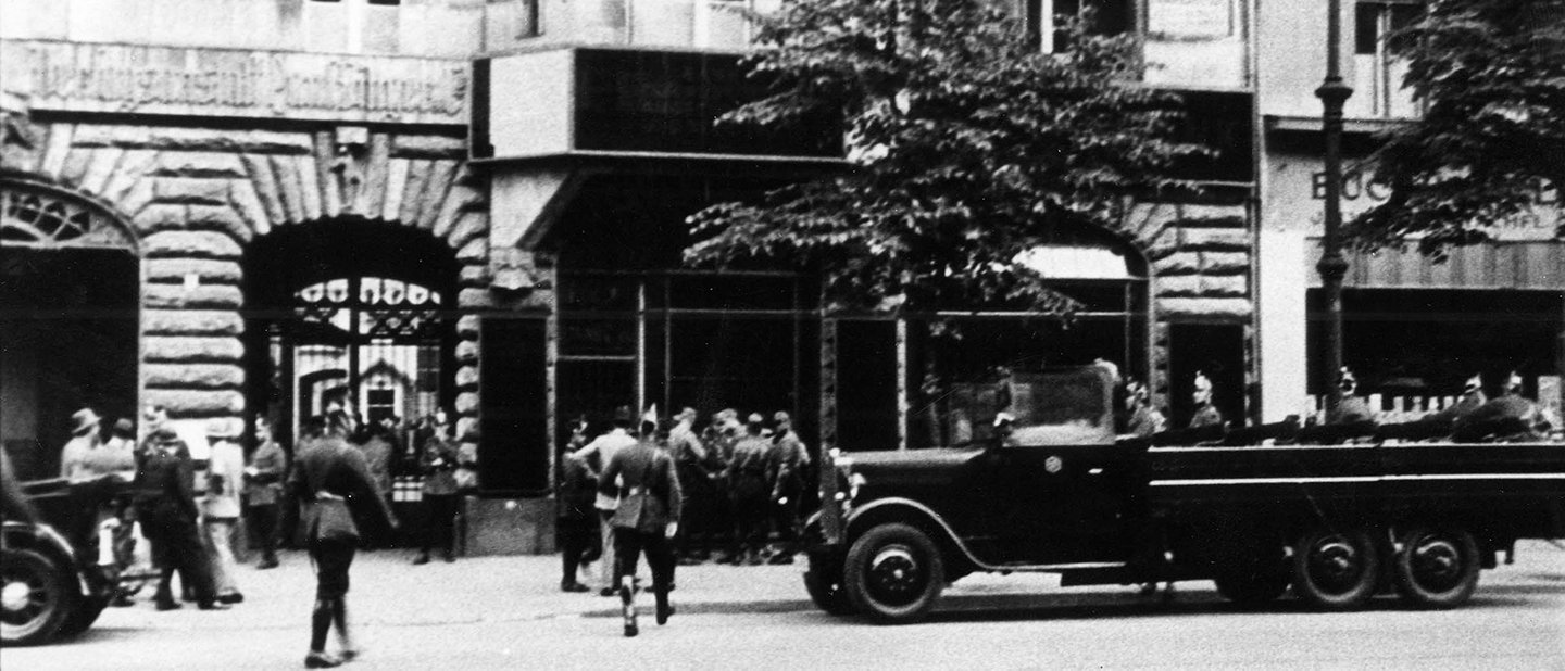 Foto: Besetzung des Parteivorstandsgebäudes und des Vorwärts in Berlin, Lindenstrasse, durch SA, 1933