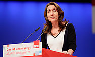 Foto: Photothek/Gottschalk Foto: Aydan Özoguz bei der Eröffnung des Parteitag