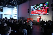 Karina Heßland-Wissel Foto: Blick vom Plenum auf die Bühne des Ostkonvents