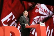 Foto: Gerhard Schröder erinnert an verstorbene Größen der Soziademokratie