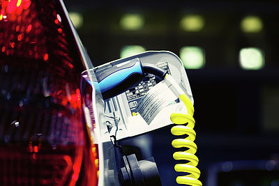 Foto: Elektroauto an Ladestation