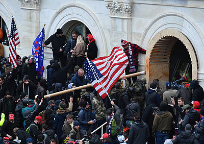 Foto: Rechter Mob von US-Präsident Donald Trump stürmt das US-Kapitolgebäude 