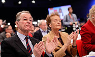 Foto: Photothek/Gottschalk Foto: Franz Müntefering und Herta Däubler-Gmelin; Ehrengäste des Parteitags