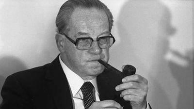 Foto: Herbert Wehner mit Pfeife