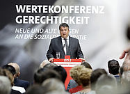 Thomas Köhler/ Photothek Bild: Sigmar Gabriel während seiner Rede