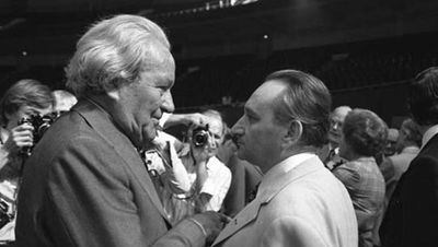 Foto: Carlo Schmid im Gespräch mit Egon Bahr