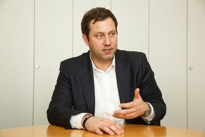 Foto: Lars Klingbeil im Gespräch