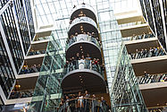 Photothek Foto: Blick in die Lobbys und das Treppenhaus im Atrium des Willy-Brandt-Hauses