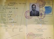 dpa Foto: Ein am 1. August 1940 ausgestellter norwegischer Reisepass von Willy Brandt auf seinen ursprünglichen Namen Herbert Ernst Karl Frahm