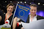 photothek Foto: Delegierte mit Pro-Europafahne