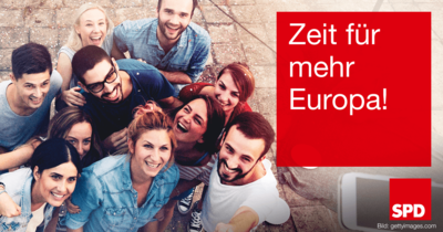 Symbolfoto mit jungen Europäern und einer Textkachel "Zeit für mehr Europa!"