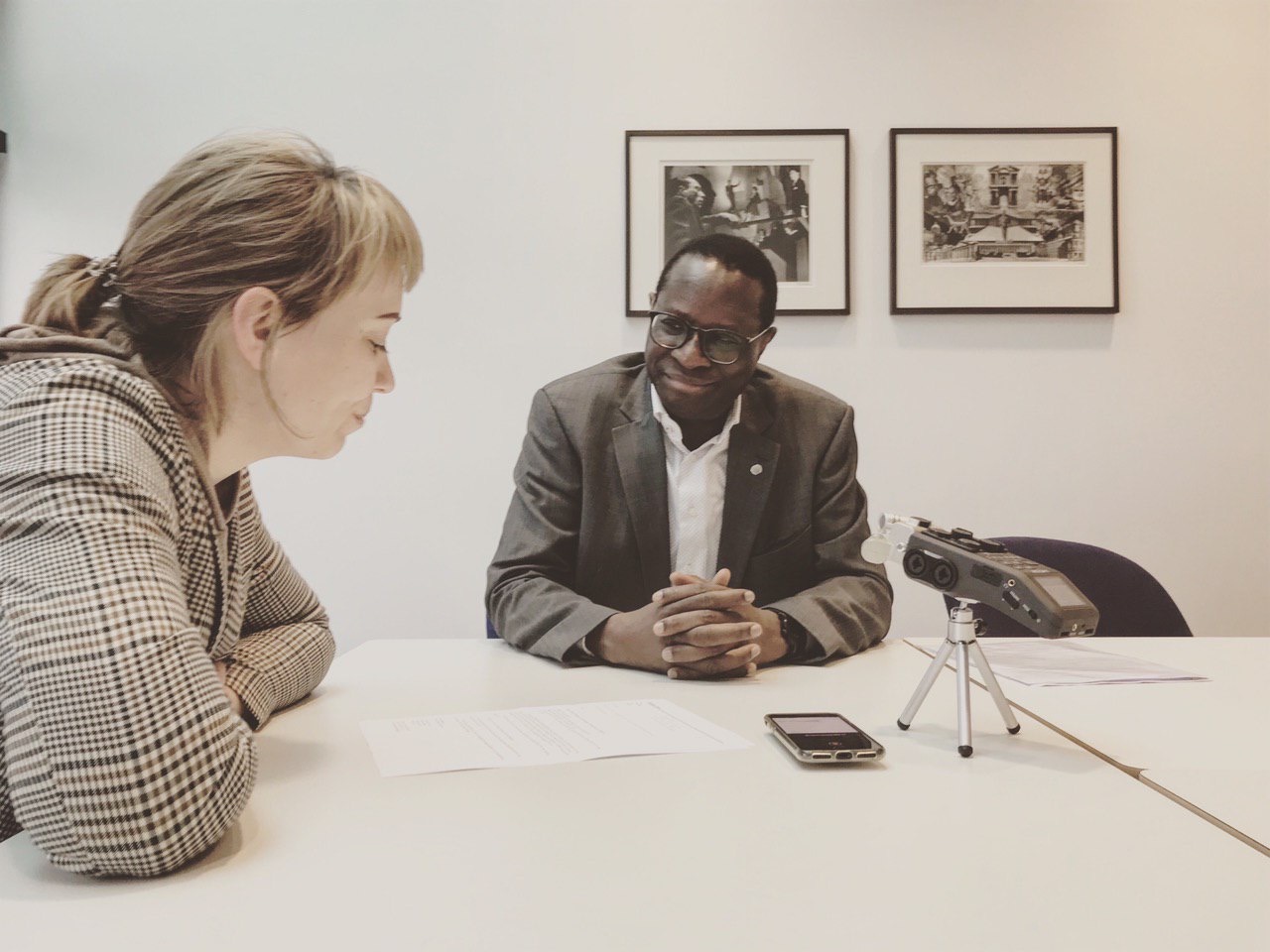 Anna Kleimann im Gespräch mit Karamba Diaby